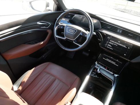 Used 2021 Audi e-tron Premium Plus w/ Premium Plus Package AWD/4WD image 9