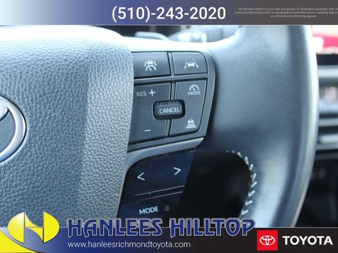 Used 2025 Toyota Camry SE FWD image 27