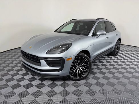 Certified 2024 Porsche Macan AWD/4WD image 1