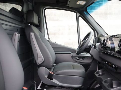 New 2026 Mercedes-Benz C 300 4MATIC Sedan image 10