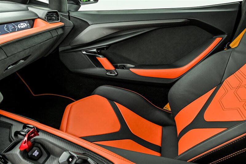 Used 2024 Lamborghini Revuelto AWD/4WD image 61
