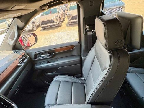 Used 2026 GMC Yukon XL Denali w/ Denali Reserve Package AWD/4WD image 19