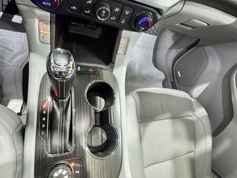 Used 2017 GMC Acadia SLT AWD/4WD image 15