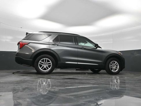 Used 2025 Ford Explorer Active AWD/4WD image 25