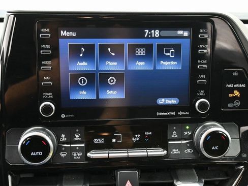 Used 2021 Toyota Highlander LE image 24