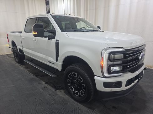 Used 2025 Ford F250 Platinum AWD/4WD image 3