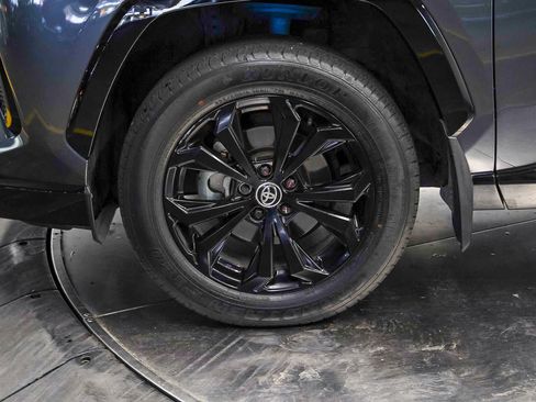 Used 2022 Toyota RAV4 SE w/ SE Grade Weather Package AWD/4WD image 9