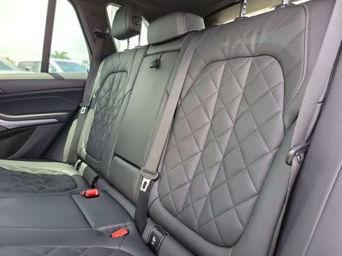 Used 2024 BMW X5 xDrive40i w/ Premium Package image 9