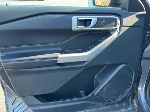 Used 2023 Ford Explorer XLT image 10