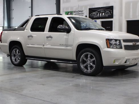 Used 2008 Chevrolet Avalanche LTZ w/ LTZ Preferred Equipment Group AWD/4WD image 26