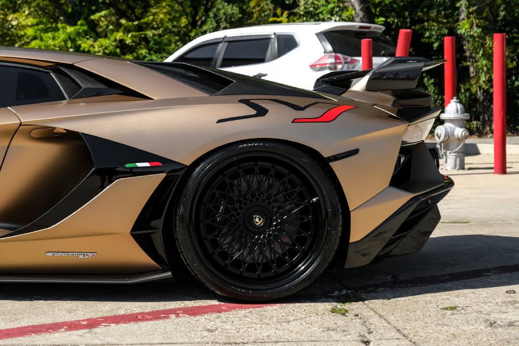 Used 2020 Lamborghini Aventador SVJ AWD/4WD image 14