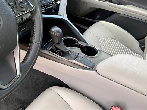 Used 2024 Toyota Camry SE image 16