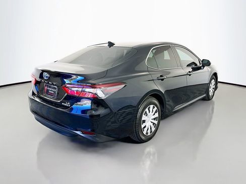 Used 2021 Toyota Camry LE image 5