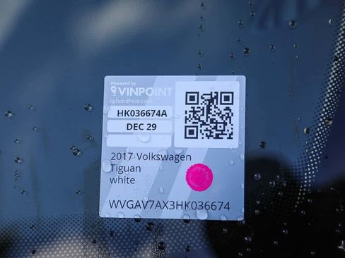 Used 2017 Volkswagen Tiguan S image 26