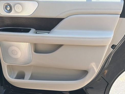 Used 2021 Lincoln Navigator L Reserve w/ Luxury Package AWD/4WD image 18