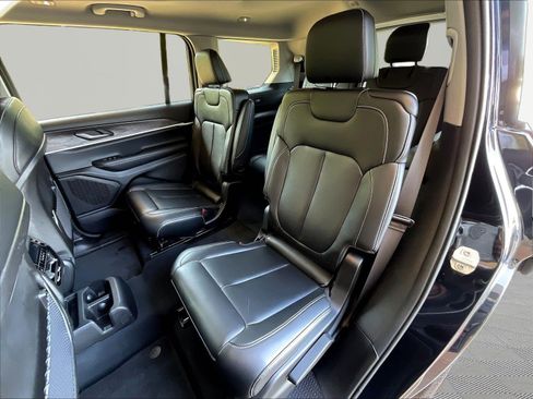 Used 2023 Jeep Grand Cherokee L Limited AWD/4WD image 21
