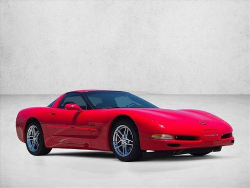 Used 2004 Chevrolet Corvette Coupe w/ Preferred Equipment Group RWD image 3
