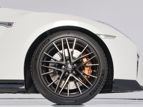 Used 2021 Nissan GT-R Premium image 13