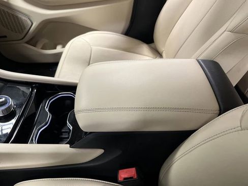 Used 2022 Jeep Grand Cherokee Limited w/ Luxury Tech Group II image 21