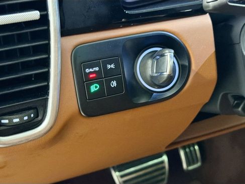 Certified 2023 Porsche Cayenne Turbo AWD/4WD image 11