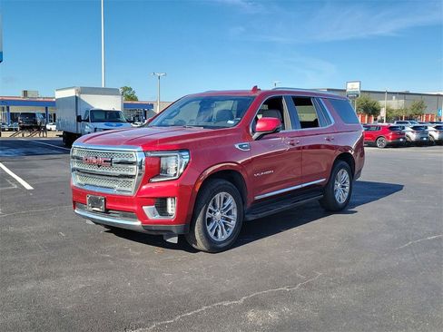 Used 2022 GMC Yukon SLT w/ SLT Premium Package image 2