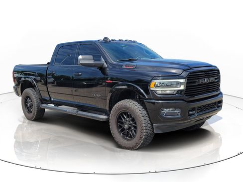 Used 2019 RAM 2500 Laramie w/ Black Appearance Package AWD/4WD image 2