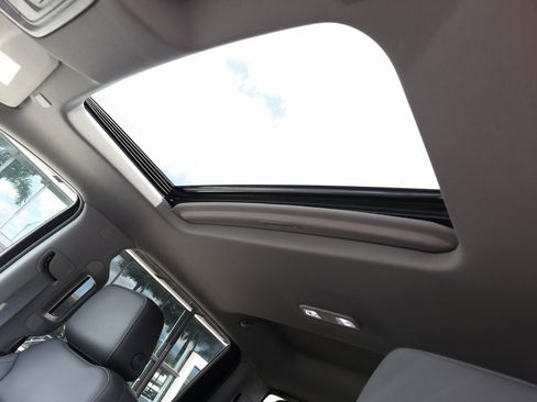 Used 2022 Chevrolet Silverado 2500 LTZ w/ LTZ Plus Package image 16