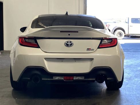 Used 2023 Toyota GR86 Premium image 3