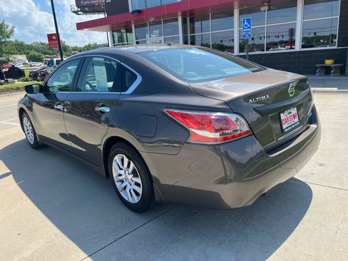 Used 2014 Nissan Altima 2.5 S w/ Display Audio Package FWD image 6