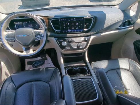 Used 2021 Chrysler Pacifica Limited FWD image 17