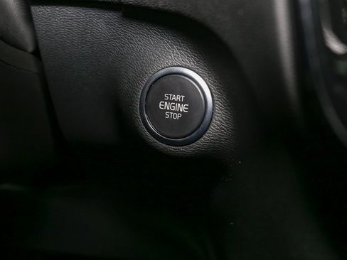 Used 2025 Volvo XC40 B5 Core image 28