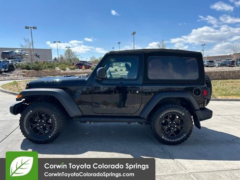 Used 2022 Jeep Wrangler Sport AWD/4WD image 4