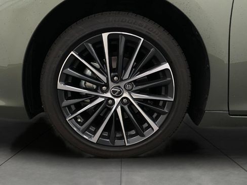 Certified 2025 Lexus ES 350 w/ Premium Package image 13