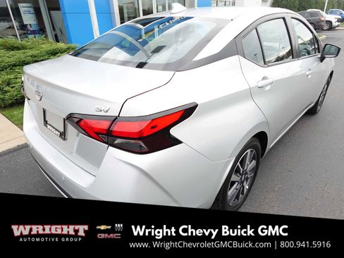 Used 2023 Nissan Versa SV image 3