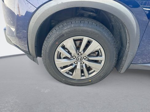 Certified 2024 Nissan Pathfinder SV FWD image 11
