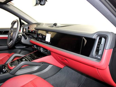 Certified 2026 Porsche Cayenne S AWD/4WD image 25