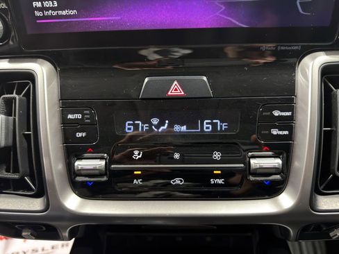 Used 2022 Kia Sorento S w/ Panoramic Sunroof Package image 35