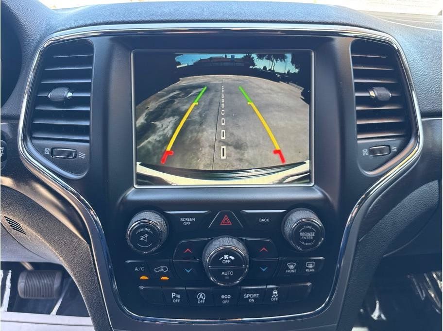 Used 2017 Jeep Grand Cherokee Altitude RWD image 32