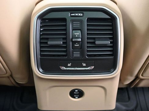 Used 2026 Porsche Macan image 8