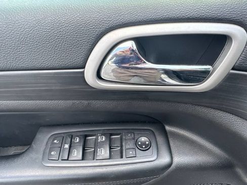 Used 2020 Jeep Grand Cherokee Altitude AWD/4WD image 24