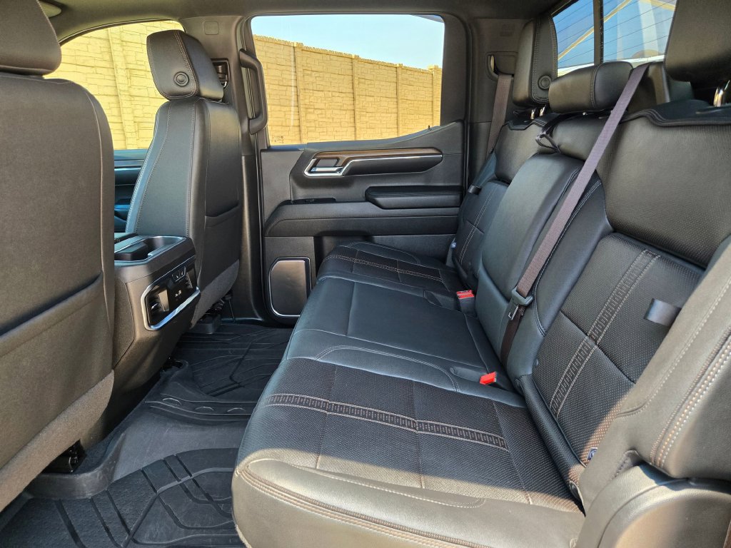 Used 2024 Chevrolet Silverado 1500 High Country w/ High Country Premium Package AWD/4WD image 15