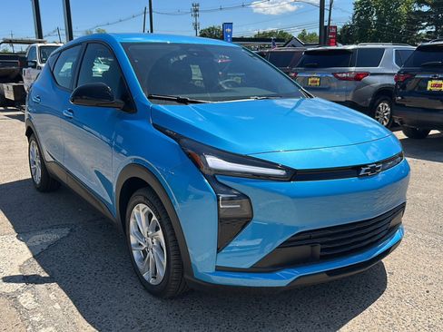 New 2027 Chevrolet Bolt LT FWD image 5