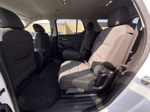 Used 2021 Chevrolet Traverse LT FWD image 25