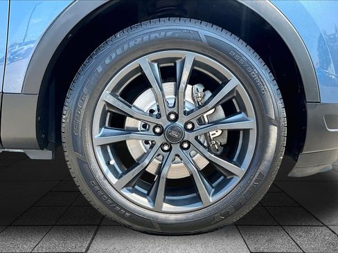 Used 2018 Ford Explorer XLT w/ Equipment Group 202A AWD/4WD image 8