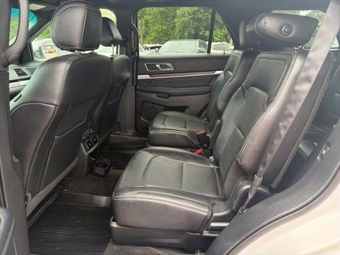 Used 2017 Ford Explorer Limited w/ Equipment Group 301A AWD/4WD image 16