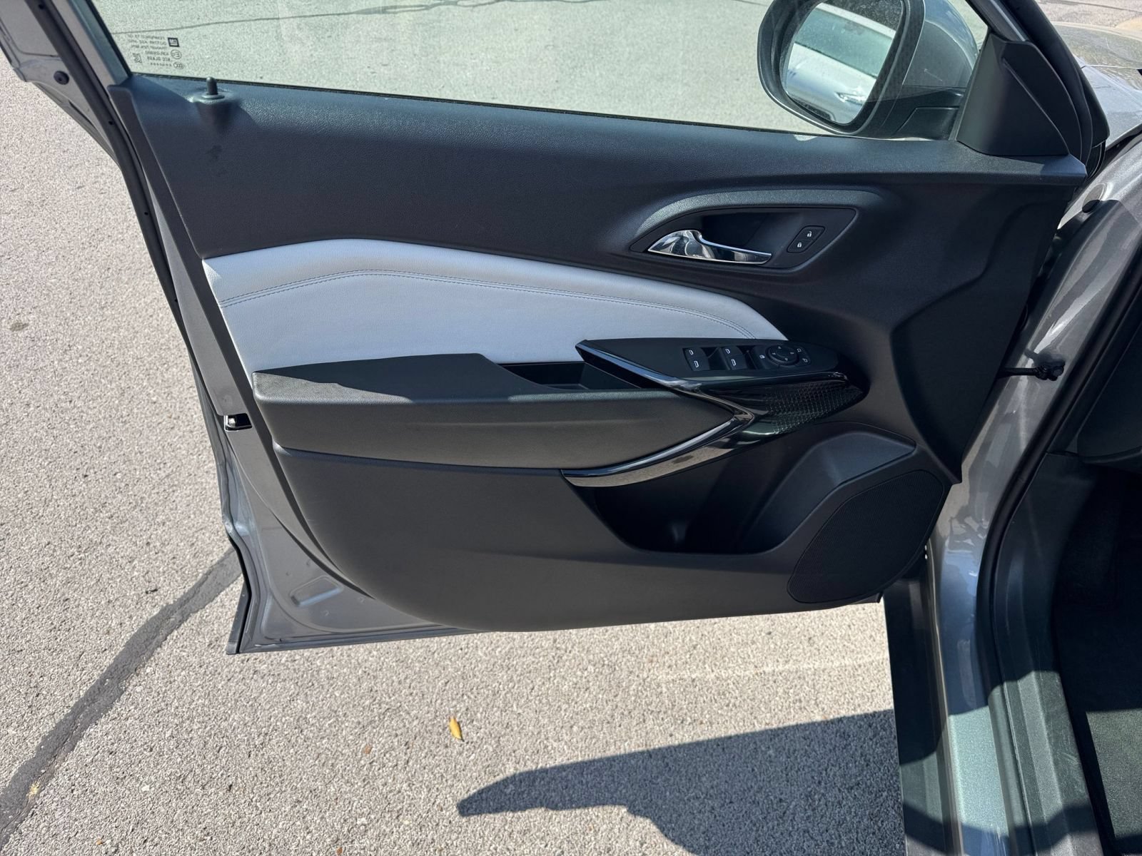 Used 2025 Chevrolet Trax LT w/ LT Convenience Package FWD image 18