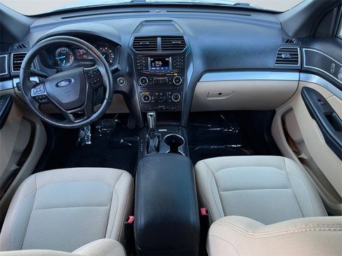 Used 2017 Ford Explorer XLT image 12
