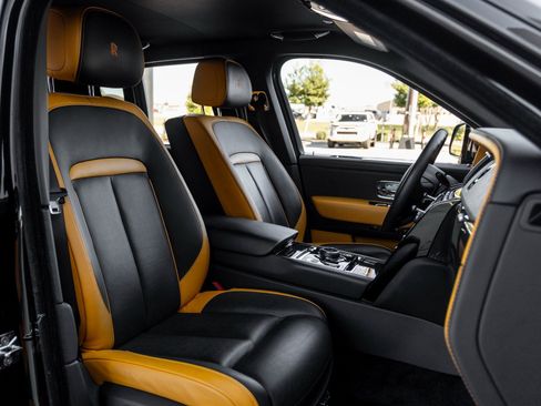 Used 2023 Rolls-Royce Cullinan Black Badge w/ Dark Exterior Package image 47