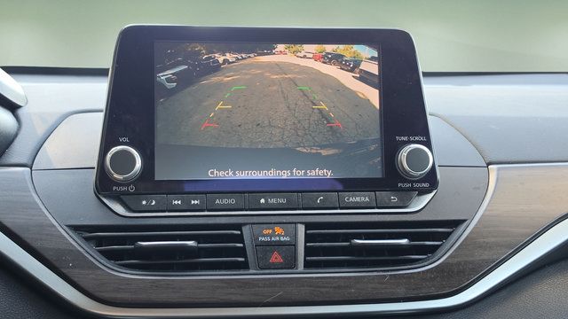 Used 2024 Nissan Altima 2.5 SV FWD image 16