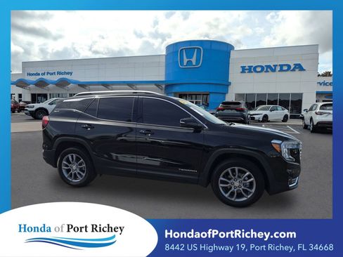 Used 2024 GMC Terrain SLT AWD/4WD image 1